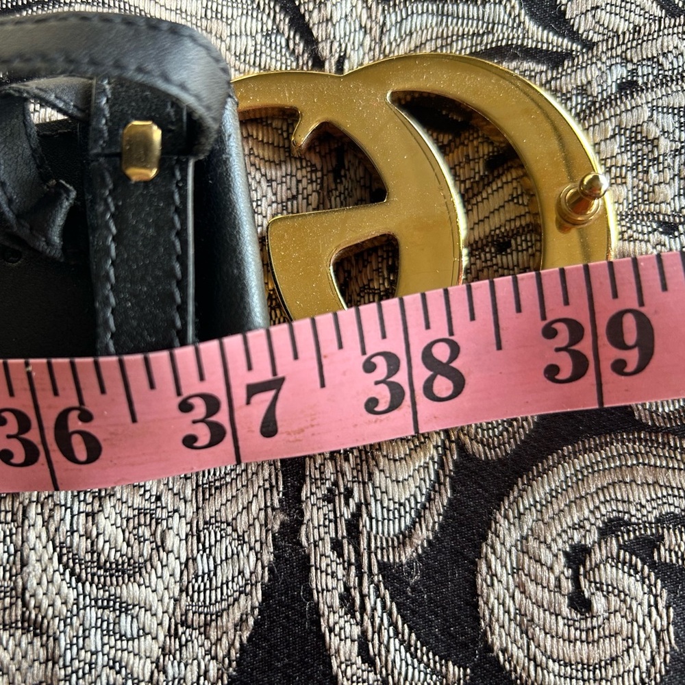 Gucci Black Leather Belt with Embossed GG Comes with Box, Bow & Dust Bag - Picture 7 of 7